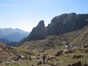 Tornem a passar per davant dels cims de Forcau Baixo i Forcau Alto