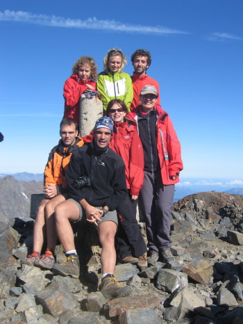 Fotografia de grup a dalt del cim